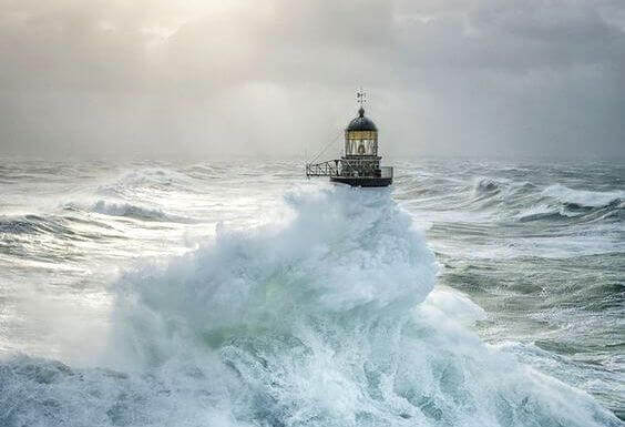 farol-no-mar