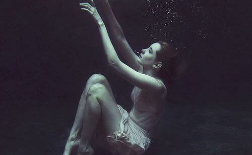 mulher-fundo-do-mar