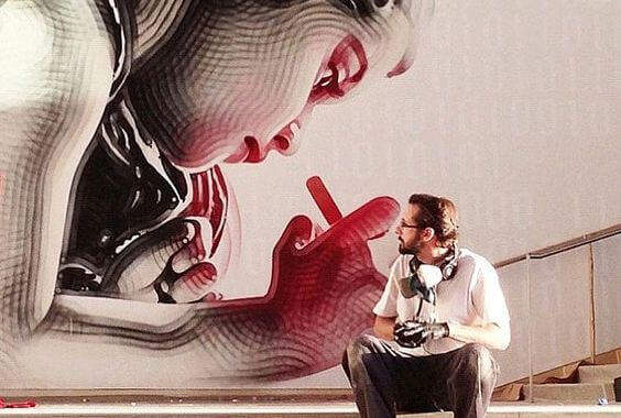 homem-olhando-crianca-desenhar