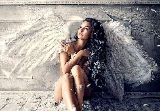 mulher-asas-de-anjo
