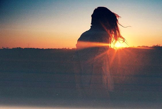 mulher-por-do-sol