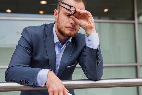 homem-cansado-trabalho