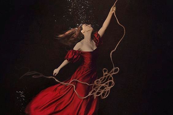 mulher-vestido-vermelho