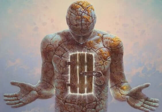 homem-porta-no-tronco