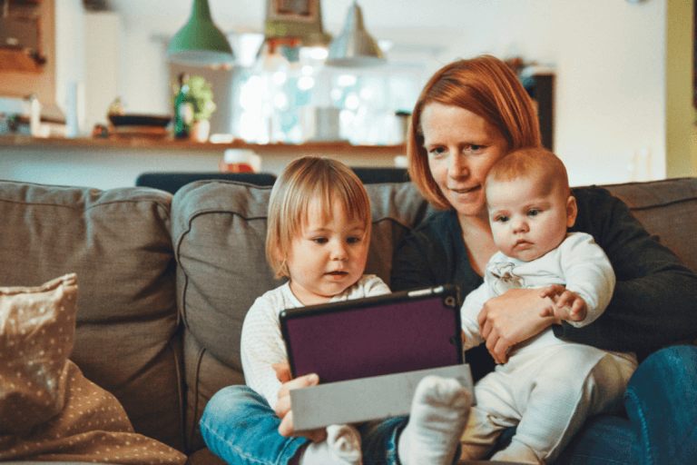 mae-com-filhos