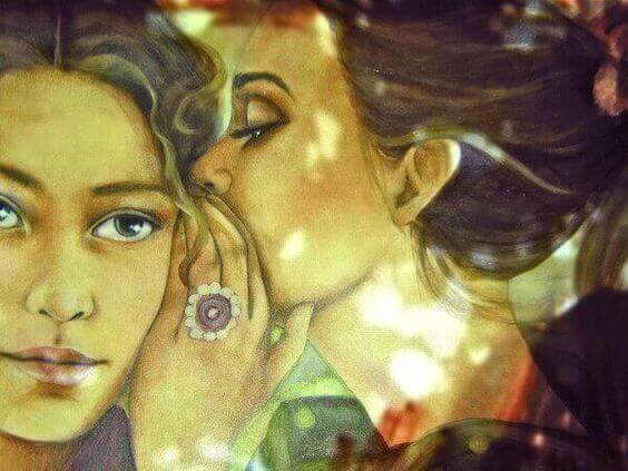 mulher-contando-segredo