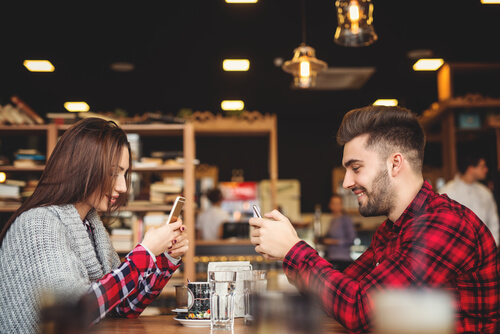 família que não presta atenção