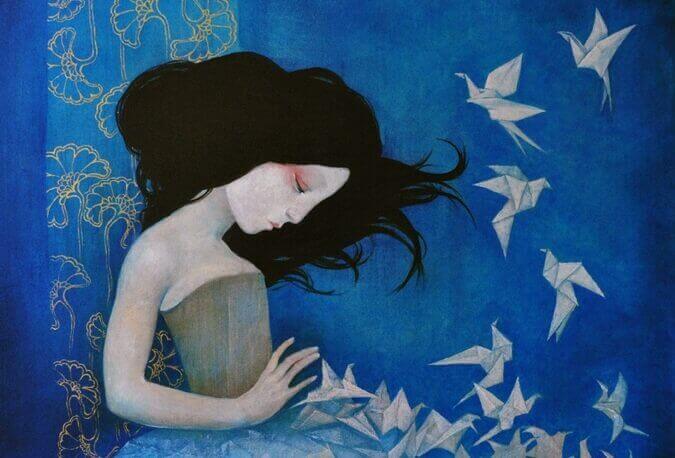 Mulher com pássaros de papel