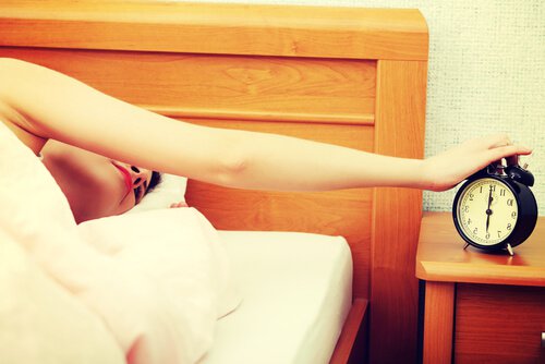 Acordar cedo com despertador