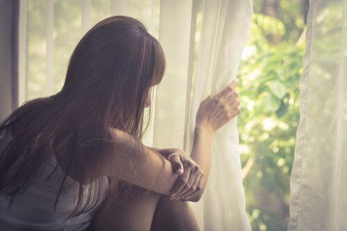 mulher-com-agorafobia Agorafobia: conheça seus sintomas e tratamentos