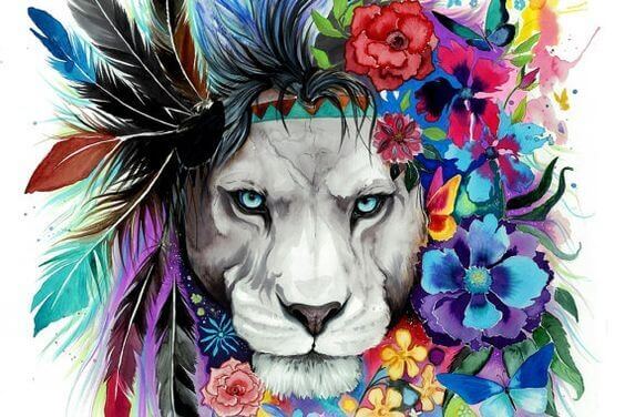 Leão com juba de penas e flores