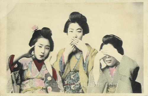 mulheres-imitando-tres-macacos-sabios