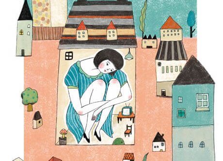 mulher-gigante-em-casa-pequena
