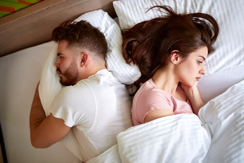 Casal brigado por suas diferenças