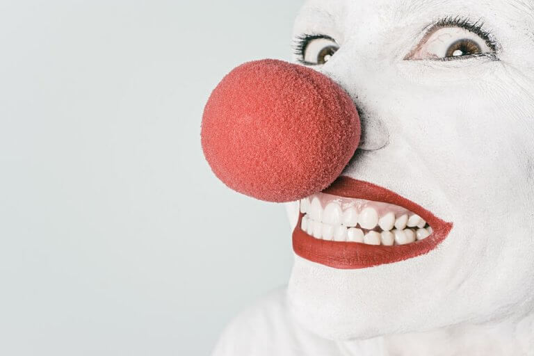 O uso do humor como mecanismo vital diante dos maus momentos