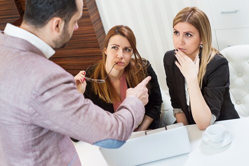 Violência passiva no trabalho