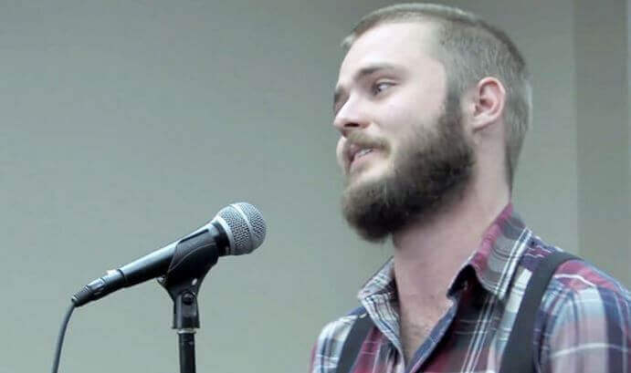 Neil-Hilborn-poeta-toc Neil Hilborn, homem com TOC