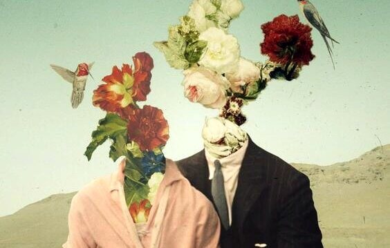 Casal com cabeça de flores