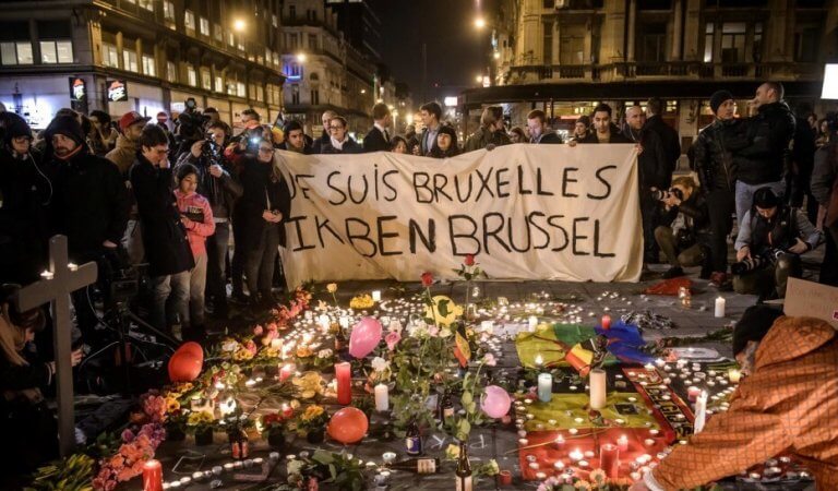 Homenagem após terrorismo na Bélgica