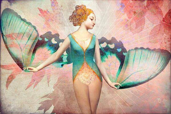 Mulher com asas de borboleta