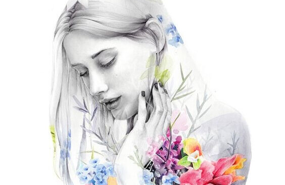 mulher-com-flores-no-corpo Mulher pensando se quer ou não ter filhos