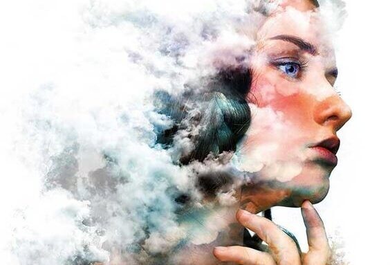 Mulher pensando em como lidar com suas emoções