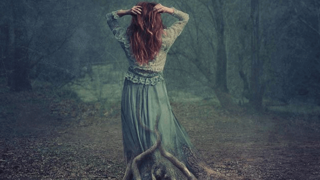 mulher-em-floresta Mulher que sofre de depressão encoberta