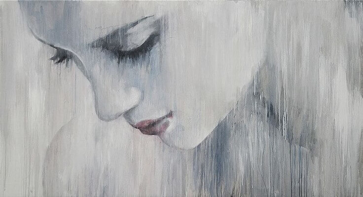 Mulher tentando reunir forças para ser corajosa