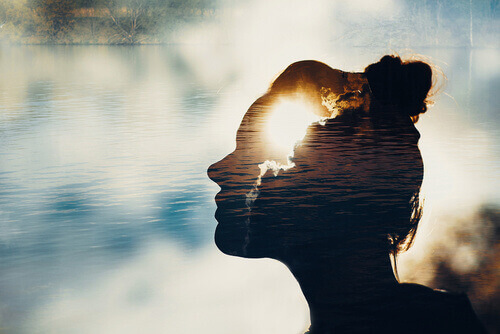 mulher-pensamento-intuitivo-criativo Pessoas altamente intuitivas: 5 coisas que elas fazem de forma diferente