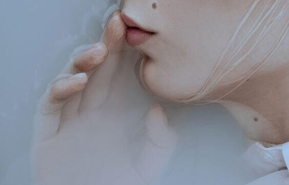 Parar de falar com alguém como forma de punição