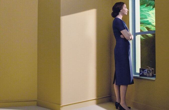Pintura de Edward Hopper com mulher observando pela janela