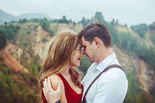 Casal feliz em um relacionamento