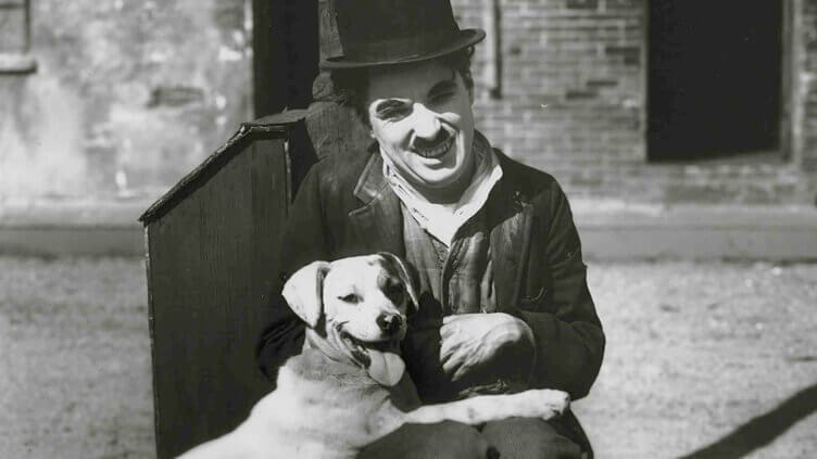 Charles Chaplin com cachorro