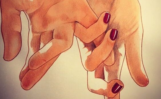 Dedos entrelaçados de casal apaixonado