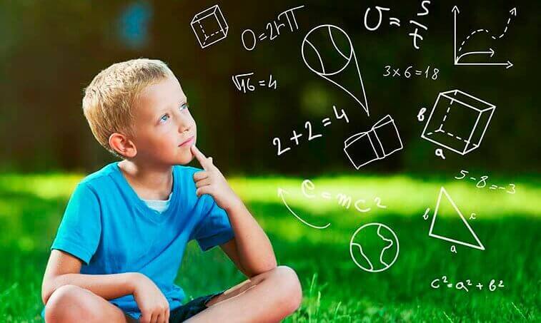 menino-fazendo-calculos Teorias intuitivas e sua relação com o que é ensinado nas escolas
