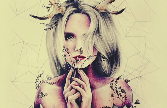 Mulher com pequenas flores nas mãos