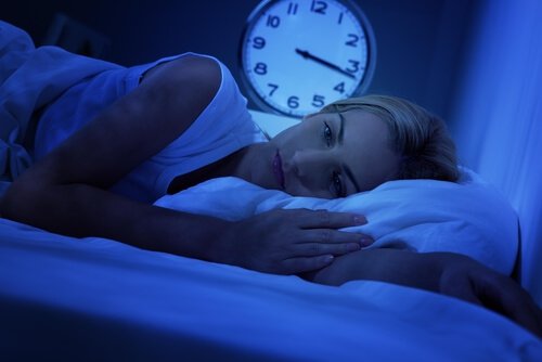 Mulher com dificuldades para dormir