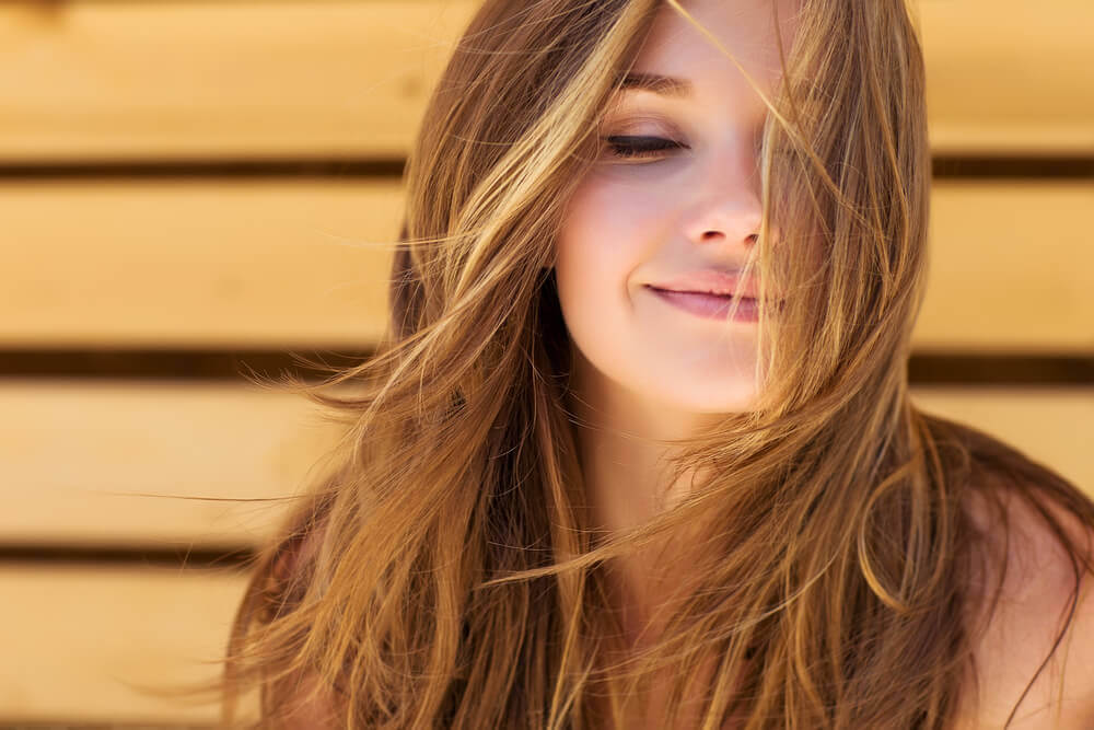 Mulher feliz e plena