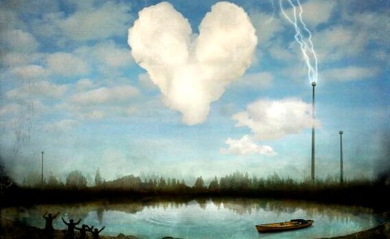 Nuvem em forma de coração sobre lago