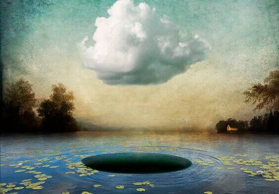 Lago com buraco e nuvem