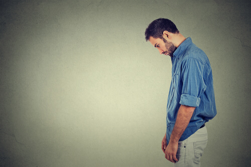 Homem que precisa aprender a perdoar a si mesmo