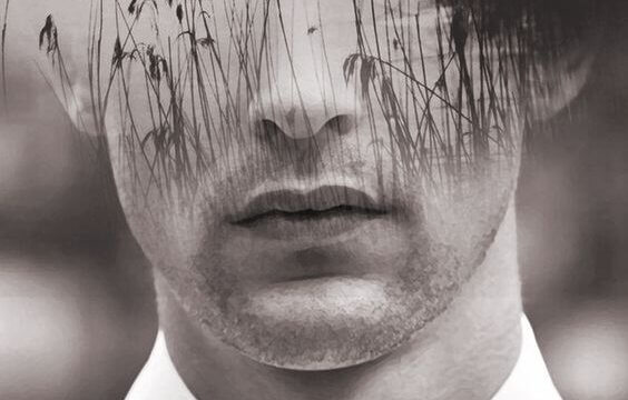 Rosto de homem com natureza ao fundo