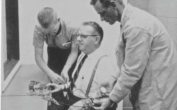 O experimento de Milgram sobre a obediência cega