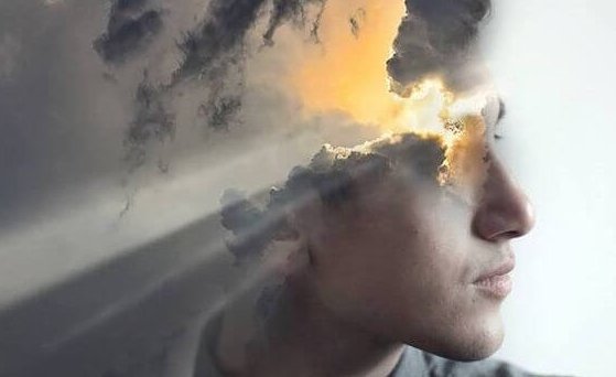 Homem com céu tempestuoso na cabeça