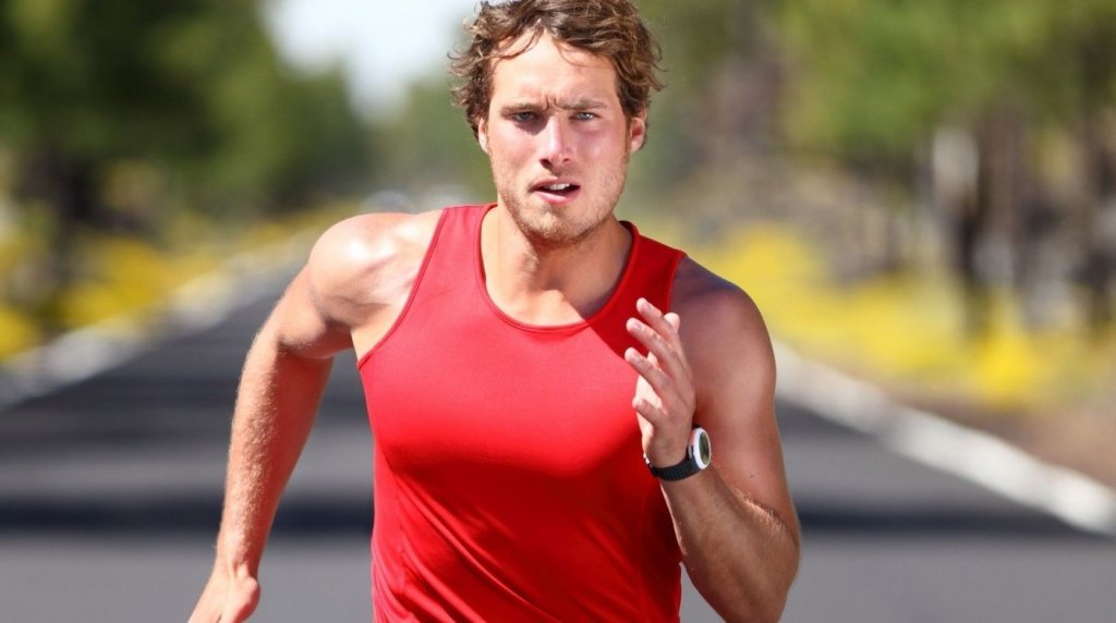 Homem correndo uma maratona