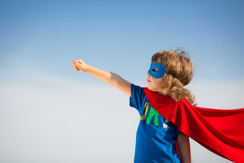 Criança vestida de Super-Homem