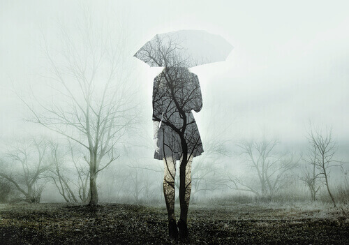 Mulher com guarda-chuva no outono