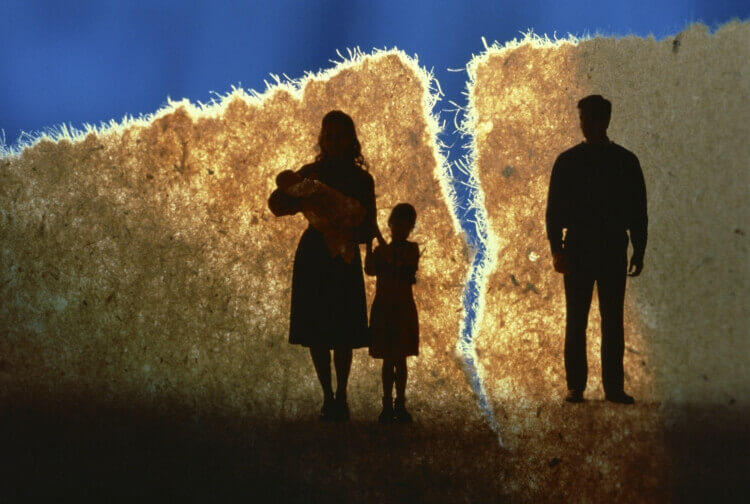 tecido-rasgado-e-família O impacto do divórcio nos filhos