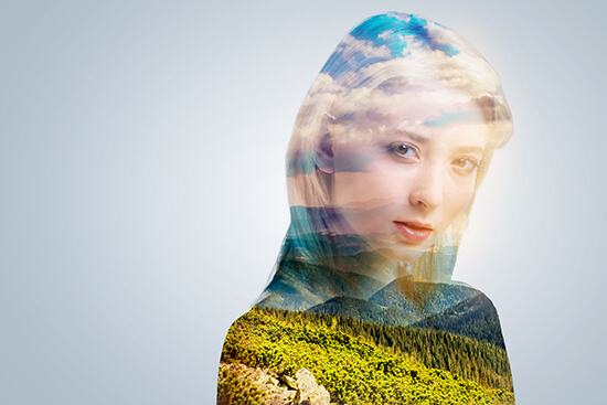 Mulher conectada com a natureza