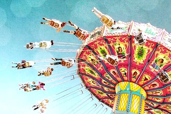 Brinquedo em parque de diversões